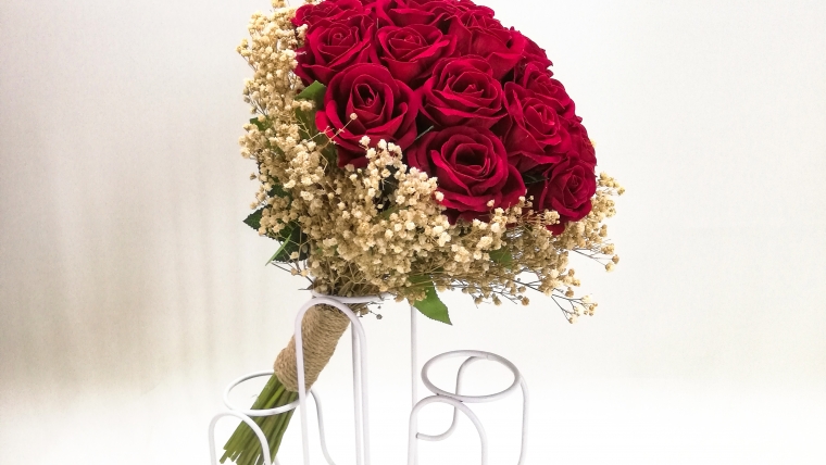Kadife Kırmızı Gül Gelin Çiçeği (Krem Cipsolu)